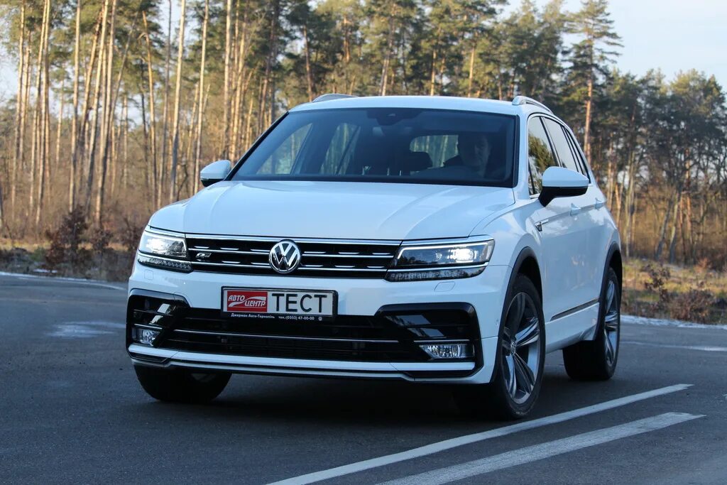 Новый volkswagen tiguan. Фольксваген Тигуан новый. Volkswagen Tiguan 2017 r line. Volkswagen Tiguan 2022 r line. Volkswagen Tiguan 2021 r line.