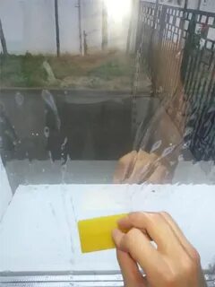 Как приклеить пленку на стекло