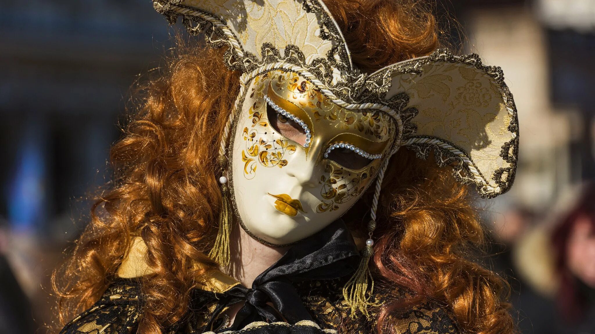 Венецианская дама (dama di Venezia). Маски венецианские карнавальные. Карнавальная маска Венеция. Венецианский карнавал костюмы. Карнавальный человек