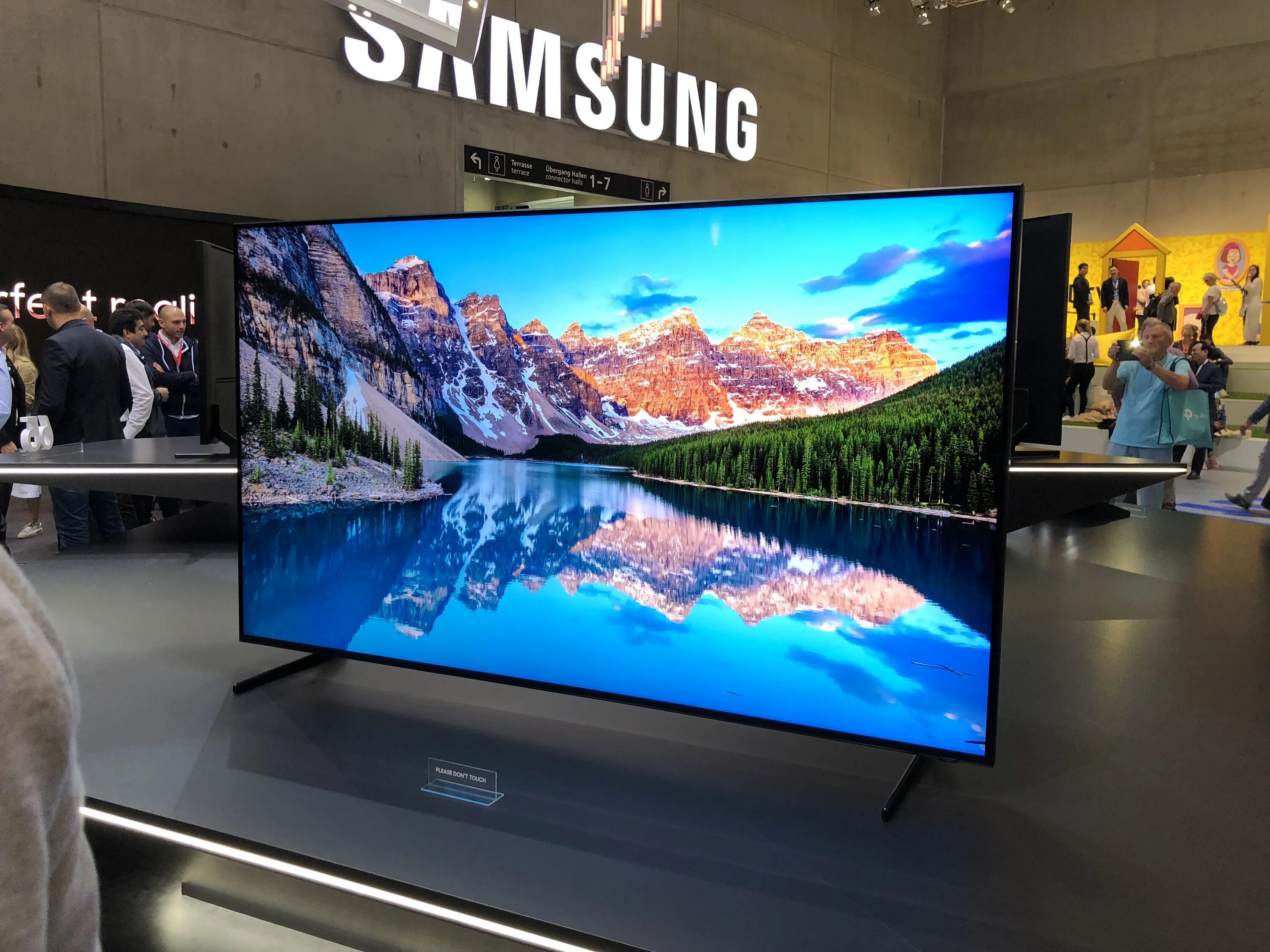 Samsung Smart TV 43. Поды с экраном. Неисправный телевизор.