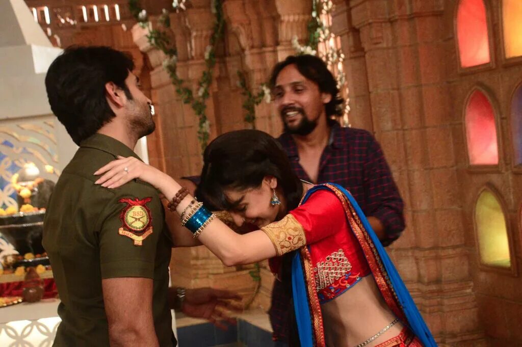 Цвет страсти ю. Ашиш шарма фильмы любовь подобна богу. Саная ирани и ашиш шарма. Цвет страсти ю. Индийские сериал рудра и парвати.