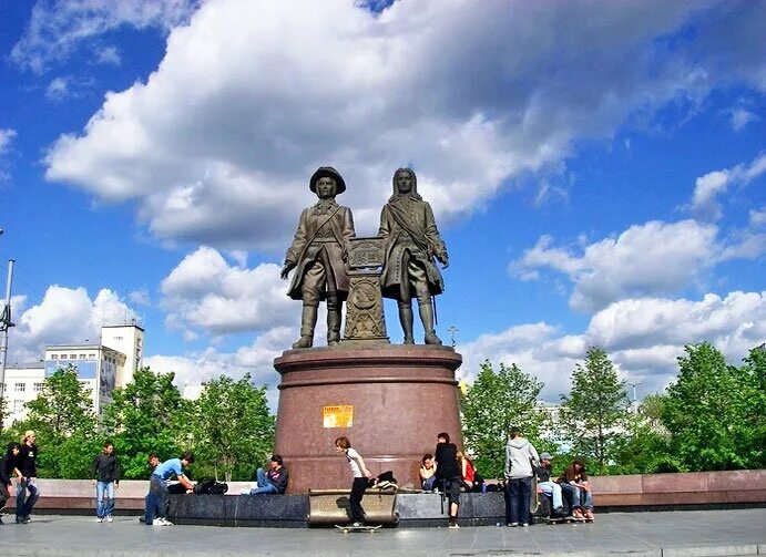 Памятник татищеву и де геннину рисунок. Памятник истории екатеринбурга. Памятник истории екатеринбурга. Екатеринбург памятник де генину. Памятники екатеринбурга.