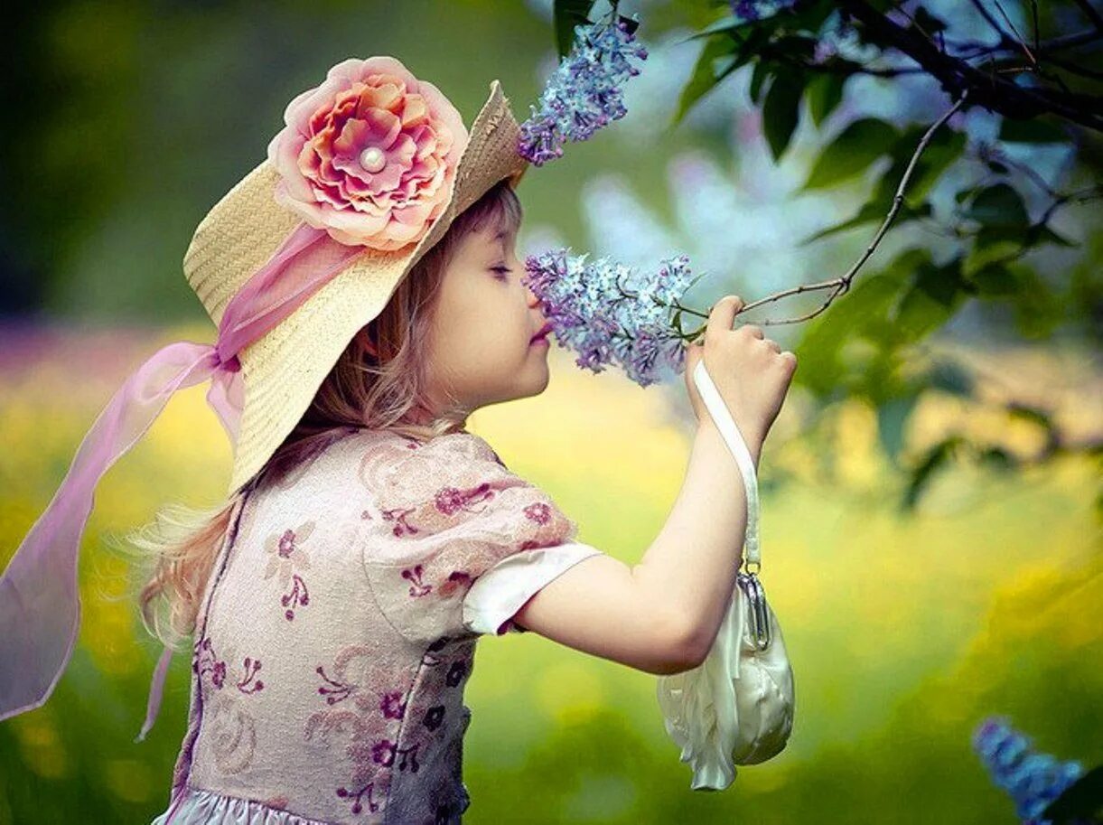 Получать удовольствие от каждого дня. Весенняя радость. Весеннее чудо. Дети с цветами.