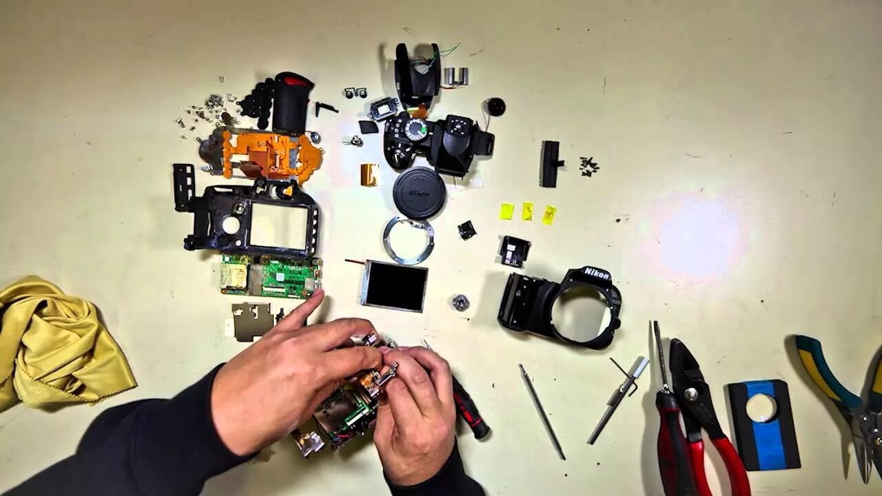 Nikon-d800-DSLR-Camera-Teardown. Nikon d810 Teardown. Nikon d3100 затвор. Nikon 3100 затвор.