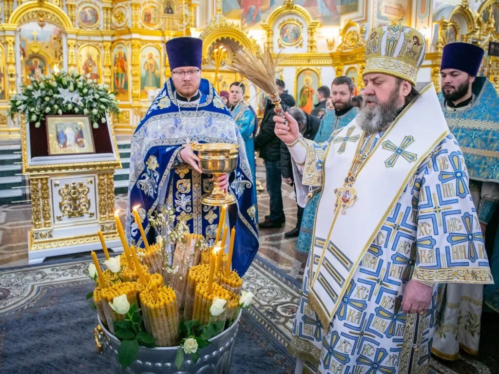 Чин освящения свечей на сретение господне. Освещение свечей в церкви на сретение. Освящение свечей на сретение последование. Освящение свечей на сретение последование. Освящение свечей на сретение последование.