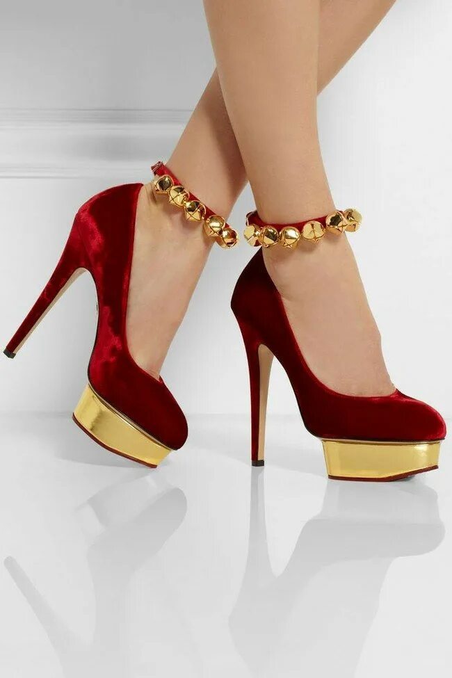 Charlotte Olympia туфли. Красные туфли. Красные золотые туфли. Красные бархатные туфли.