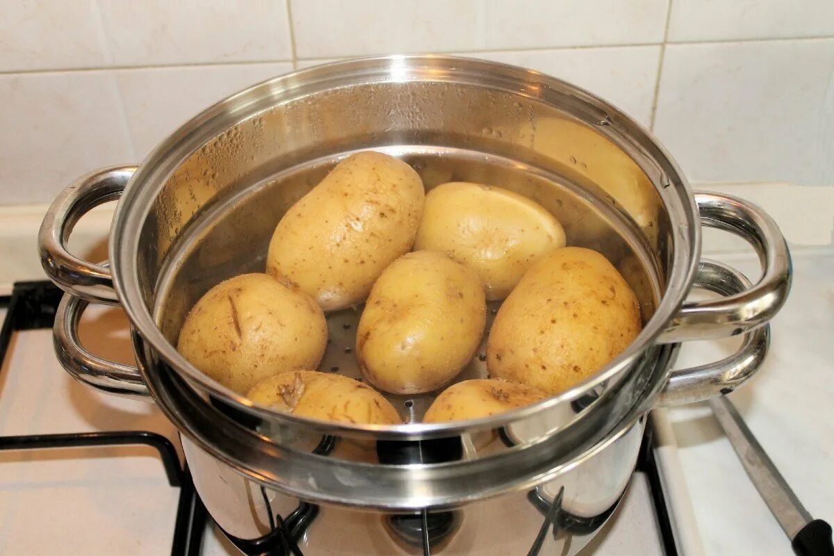 Сколько варить до полуготовности. Картошка на пару. Картошка для варки. Картофель в мундире на пару. Варка картофеля на пару.
