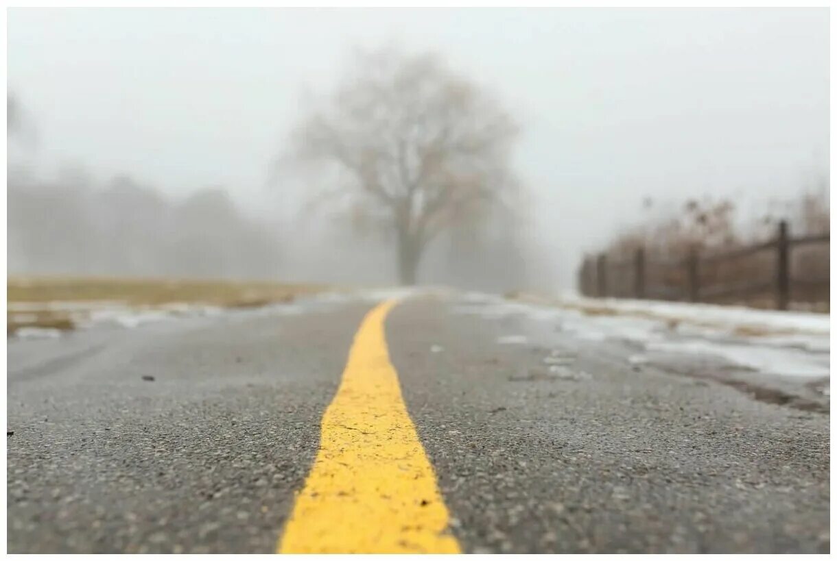 Разным дорогам в том. Фон асфальт с туманом. Туман на дороге картинки. Fog Road picture.