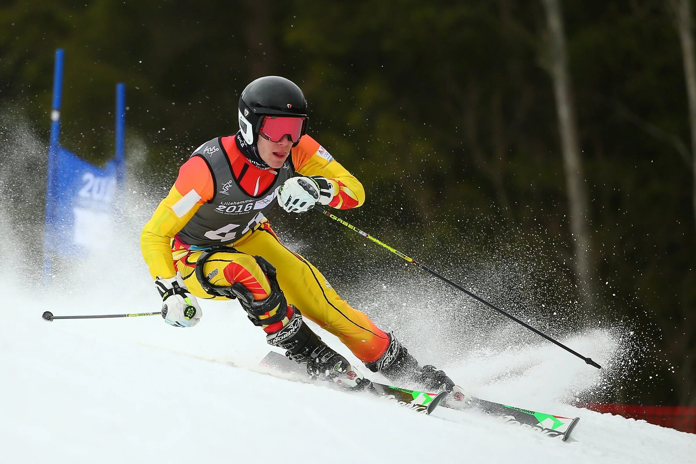 Сайт лыжника. Лыжный спорт слалом. Слалом (горнолыжный спорт). Слалом горные лыжи техника.