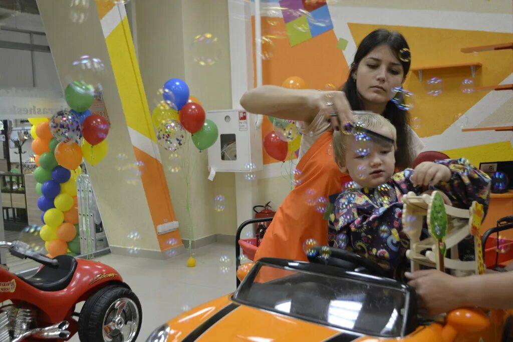 Детская расческа кемерово. Расческа кемерово детская парикмахерская. Парикмахерская кемерово в детской расческе. Детская расческа кемерово. Детский парикмахер.