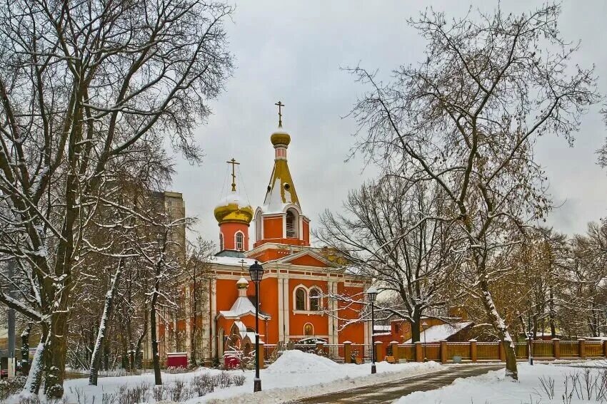 храм воскресения христова семеновская. храм воскресения христова на семеновской фото. храм воскресения на семеновской. церковь воскресения христова на семёновском кладбище, москва. храм воскресения на семеновской.