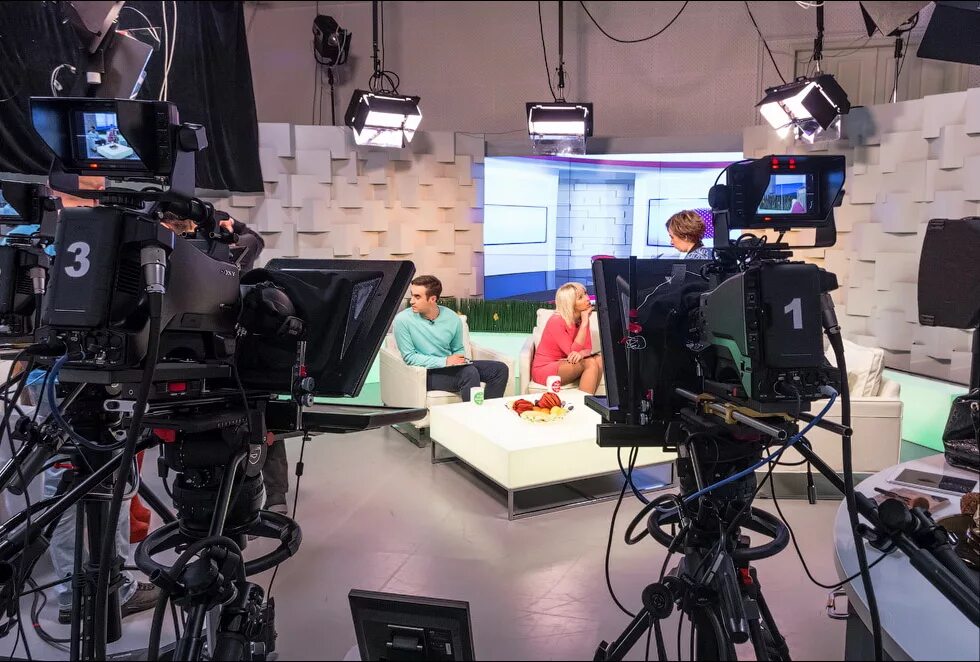 Съемка программы. Телевизионная площадка. Телевизионная площадка. Тв студия. Телевизионная площадка.