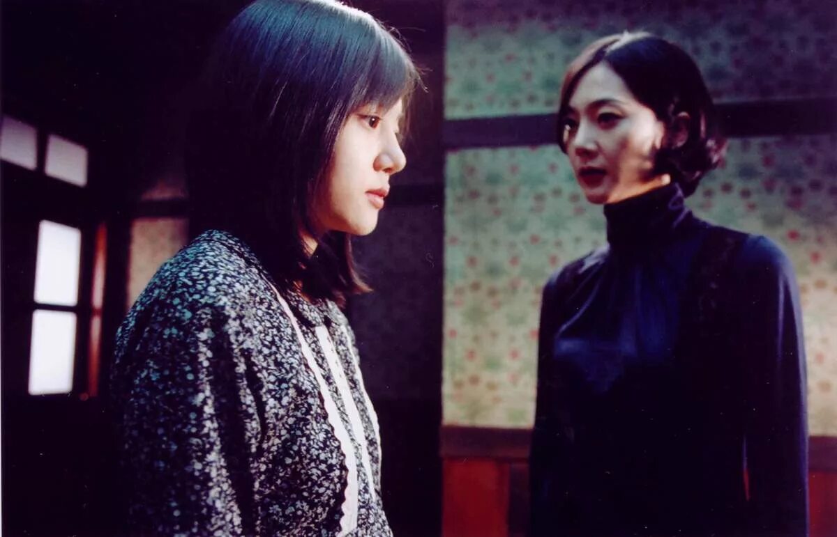 Александрия бишоп. Твиттер систерс. Маша и сестра персонажи для печати. Сестры фотопортрет в студии. Two sisters sobol саша.