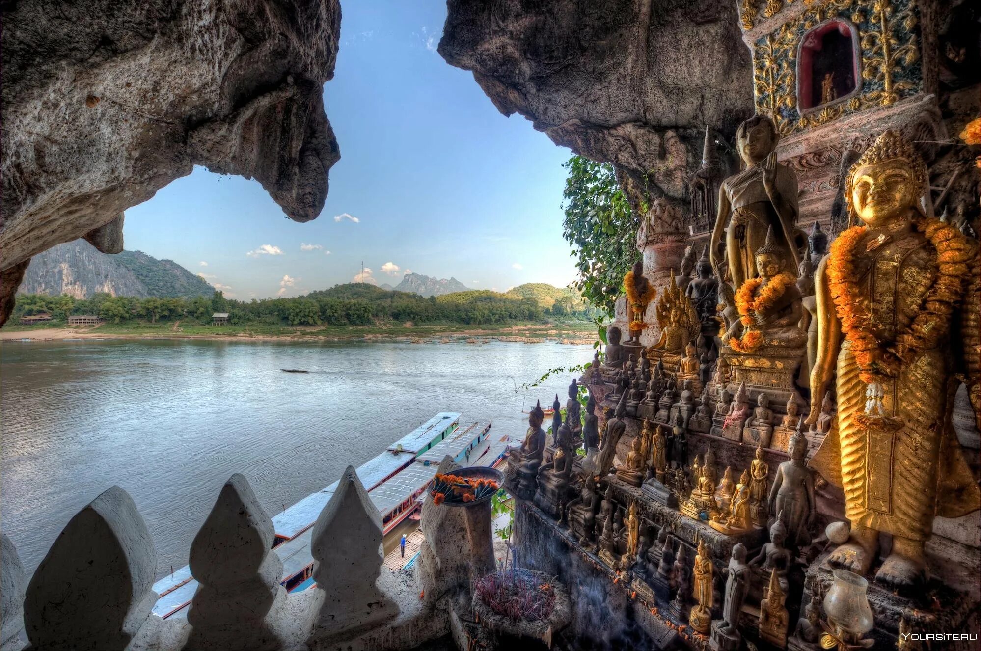 Пещеры будды. Ванг Вьенг Лаос. Пещеры пак ОУ В Лаосе. Лаос пещеры пак у. Вьетнам Лаос Камбоджа.