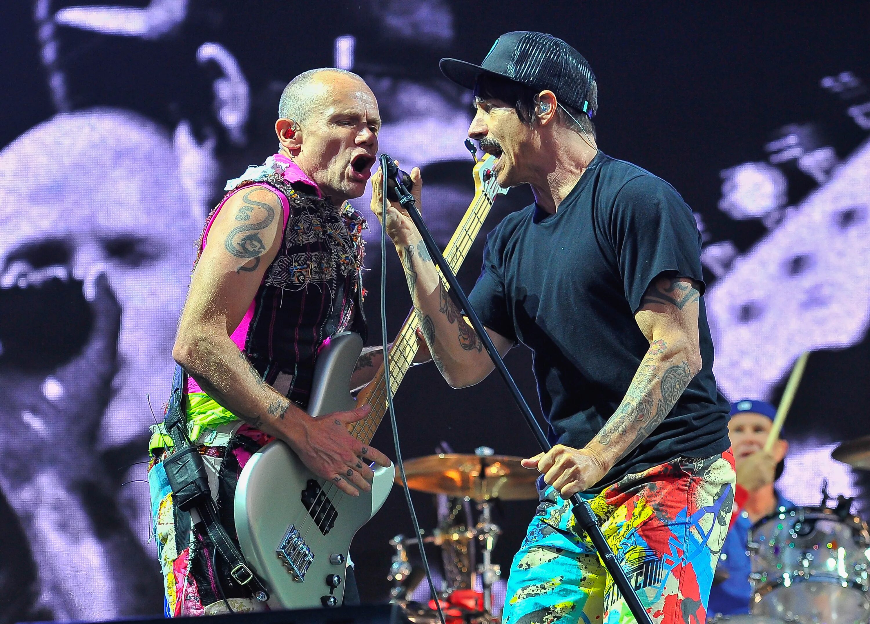 Red hot Chili Peppers 2021. Flea RHCP 2022. Группа Red hot Chili Peppers 2021. Ред хот Чили пеперс 2021. Ред холи пеперс