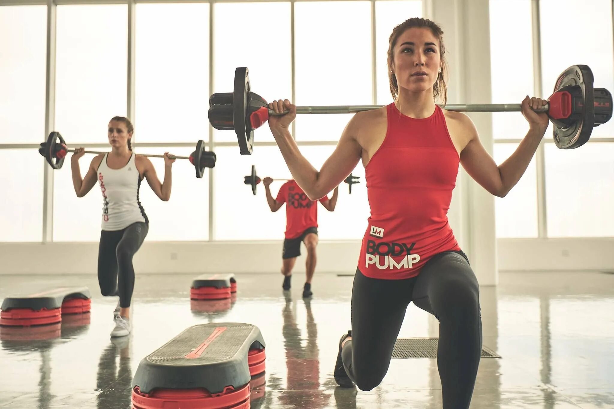 Боди памп тренировка что это. Фит памп. les mills body pump тренировка. лес миллс боди памп. pump iron фитнес.
