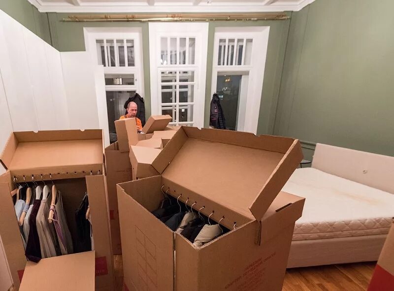 Коробки в квартире. Собранные вещи в квартире. Квартирный переезд. Упаковка вещей для переезда.