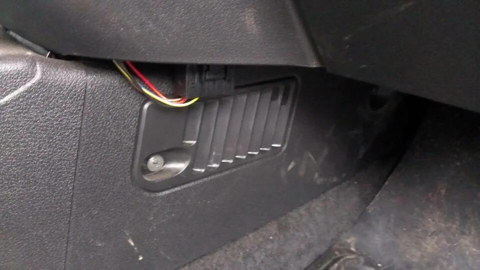 Где находится разъем для диагностики гранта. Калина 2 разъем obd. диагностический разъем калина 2. диагностический разъем калина 1 хэтчбек.
