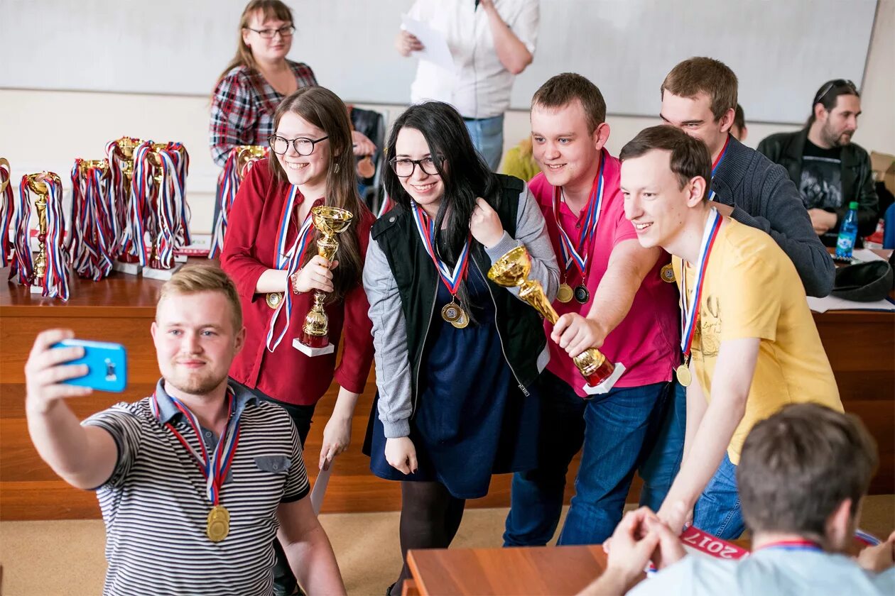 команда красноярск игра. поп-арт боулинг эрмитаж красноярск. где поиграть в красноярске. теннисные столы на острове татышев красноярск. где поиграть в красноярске.