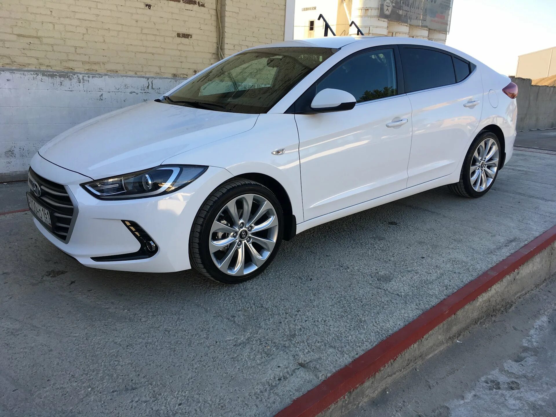 Hyundai Elantra r18. R17 Hyundai Elantra 2017. Hyundai Elantra, 2018 r18. Hyundai Elantra ad r17.