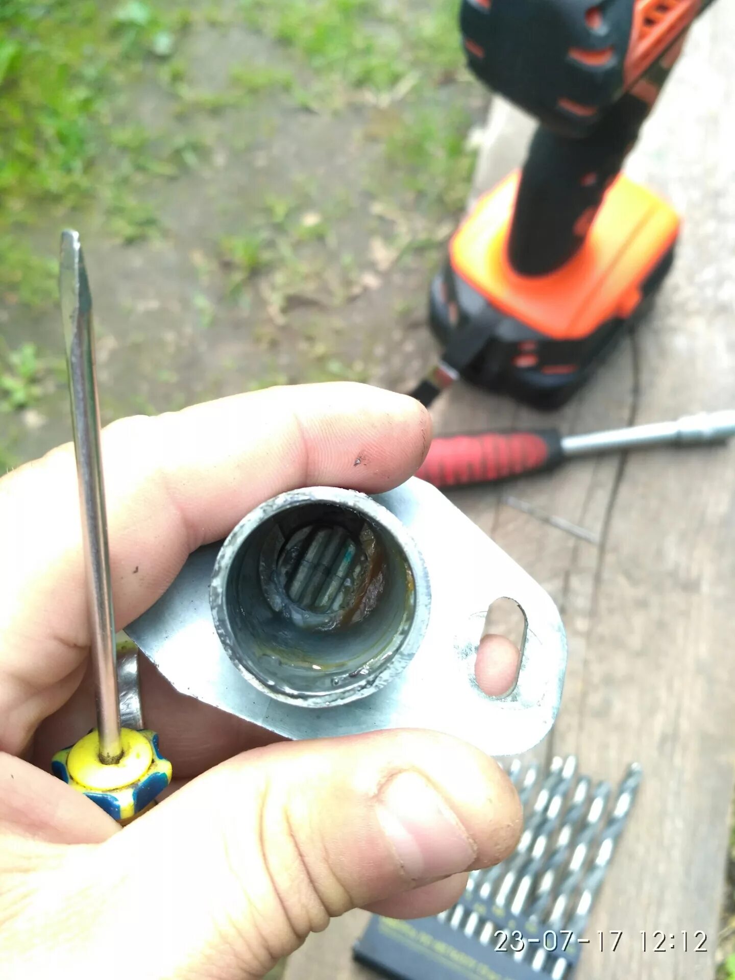 Личинка двери лада гранта 2012г. Личинка замка двери калина. Как поменять личинку замка на калине. Личинку для замка калина универсал. Как поменять личинку замка на калине.