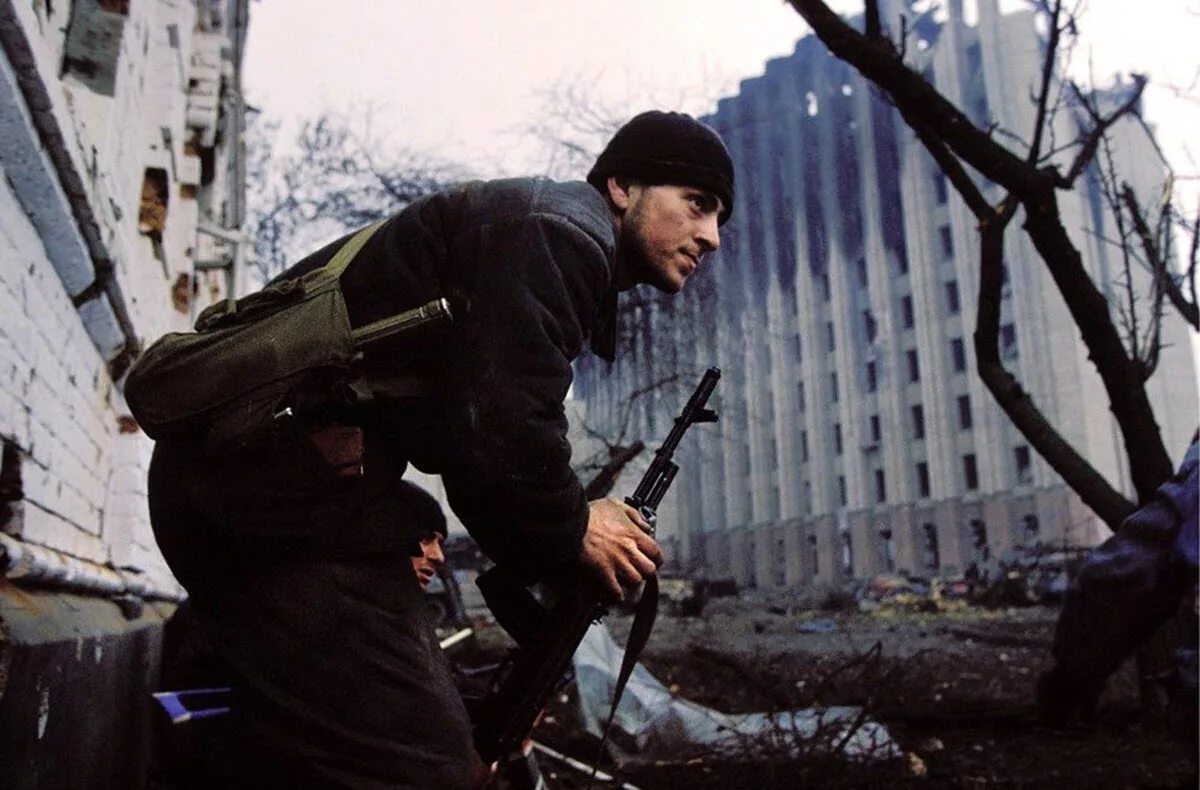 Грозный август 1996 пленные. Операция джихад 1996 боевики. Боевики 1996 года. Операция «джихад» (6-22 августа 1996 года). Бои в грозном 1996 год август.