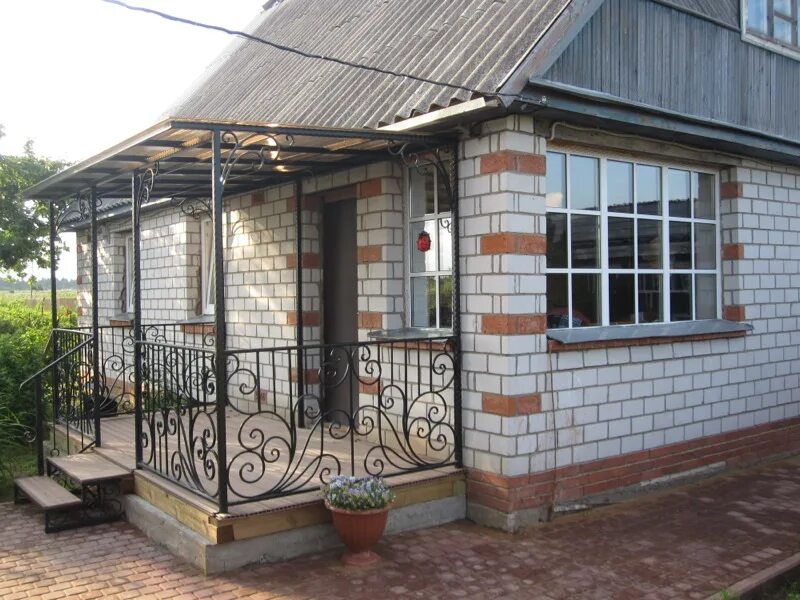 веранда обшитая поликарбонатом. веранда в таджикистане. терраса из металла. терраса из металла пристроенная к дому. веранда из профильной трубы.
