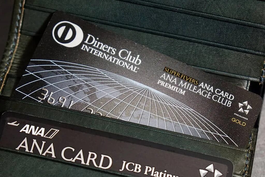 Карта dine. Diners Club первая карта. Карта Diners Club 1950. Первые картонные банковские карты. Первая кредитная карточка Diners Club.