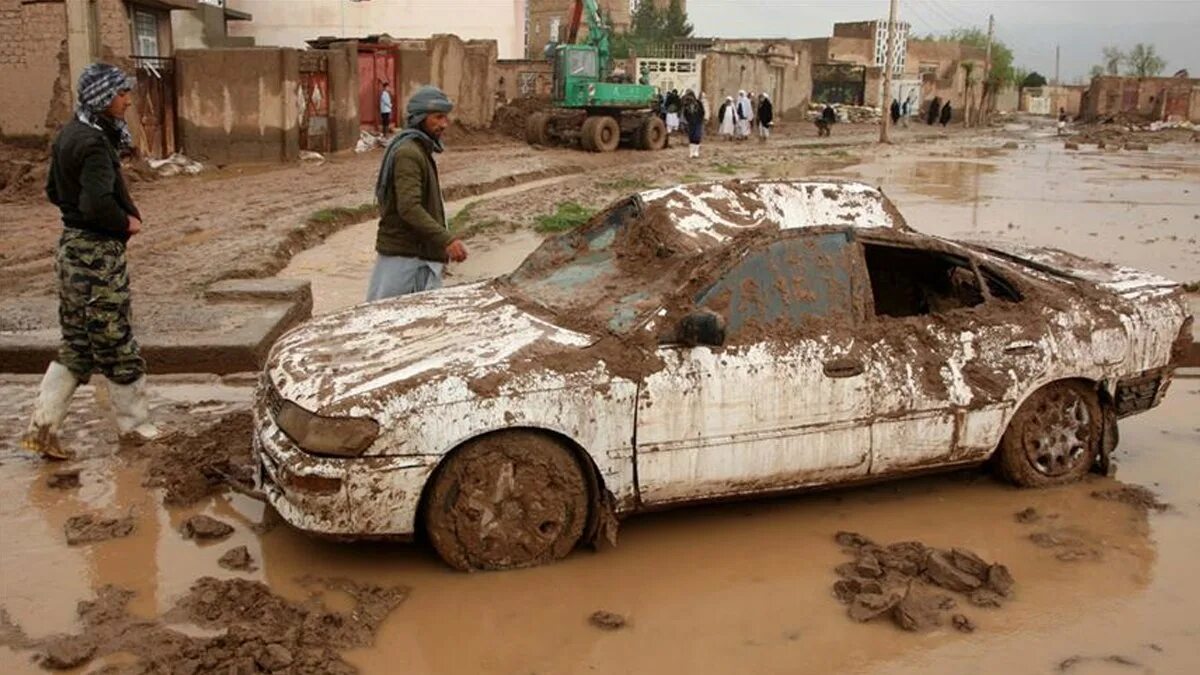Бывают ли дожди в дубае. Афганистан Парван наводнение. Ливней и наводнений в Афганистане. Дождь в Дубае.