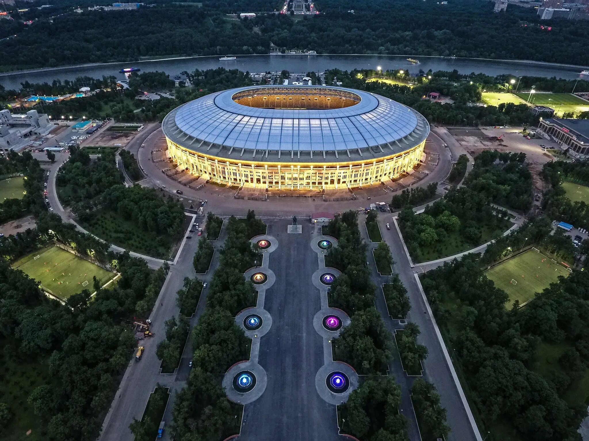 стадион лужники москва. лужники 24 фестивальная площадь. большая спортивная арена олимпийского комплекса лужники, москва. лужники 24 фестивальная площадь. лужники 24 фестивальная площадь.