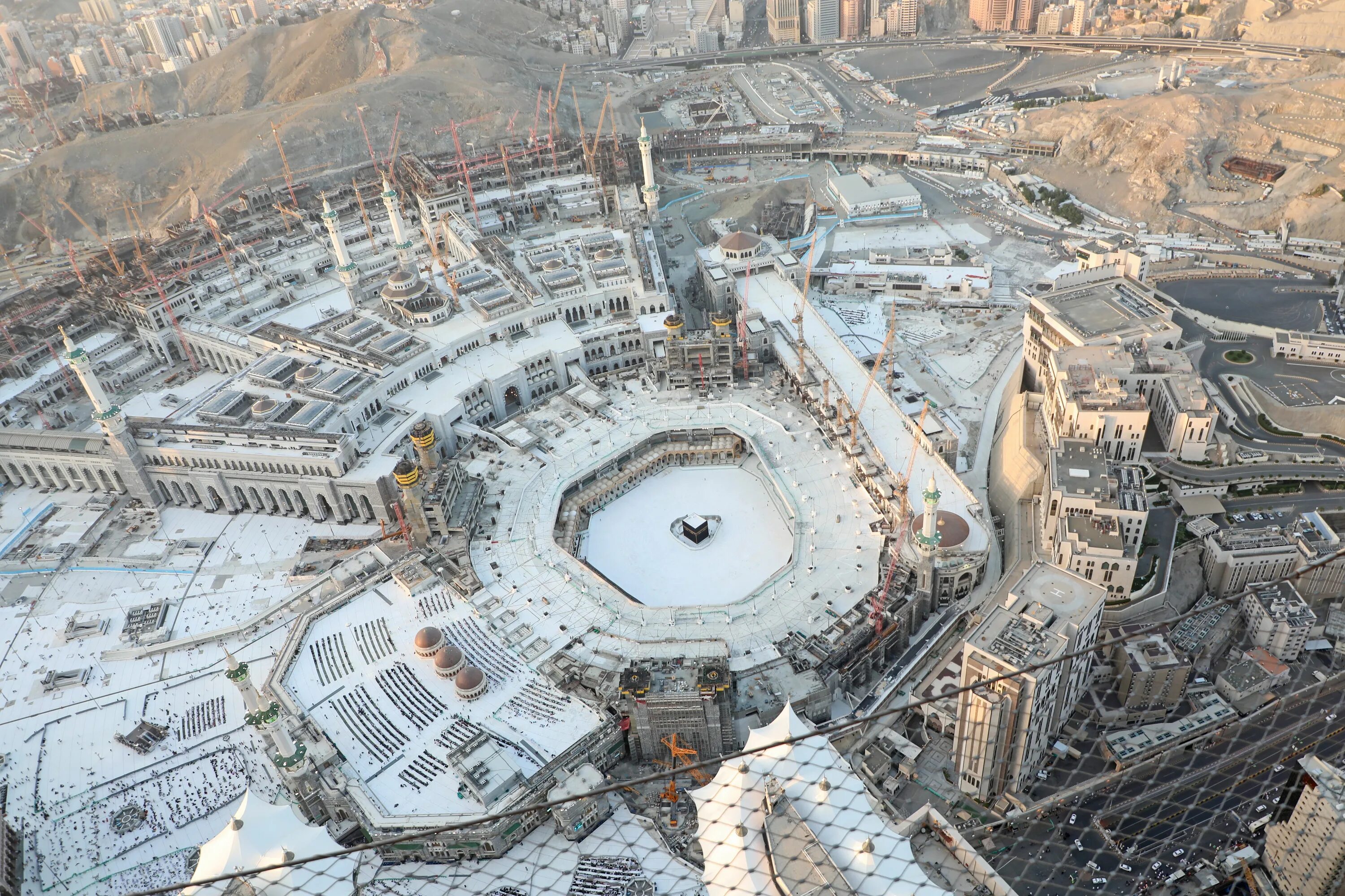Мечеть Аль-харам Мекка. Кааба Саудовская Аравия. Мекка 2020. Мекка 2020 коронавирус. Мекка спб