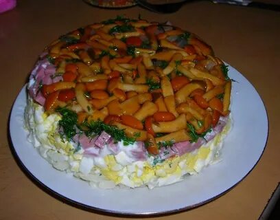 Приготовить вкусный праздничный салат
