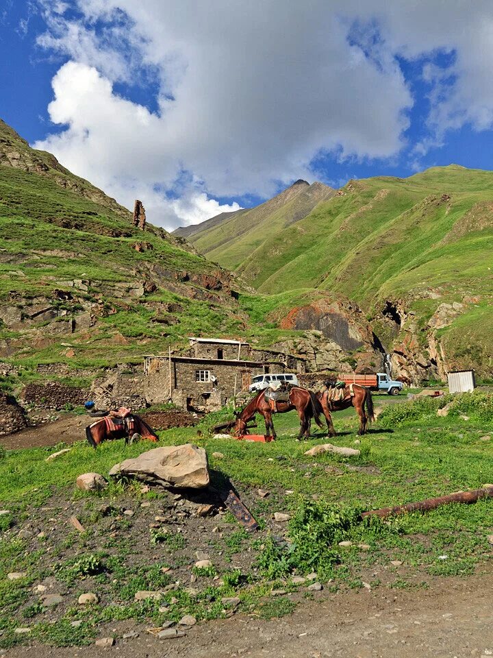 Высокогорье дагестана рельеф. Гора гуниб в дагестане. Красоты дагестана. Селение куруш дагестан. Горы дагестана хулисма.