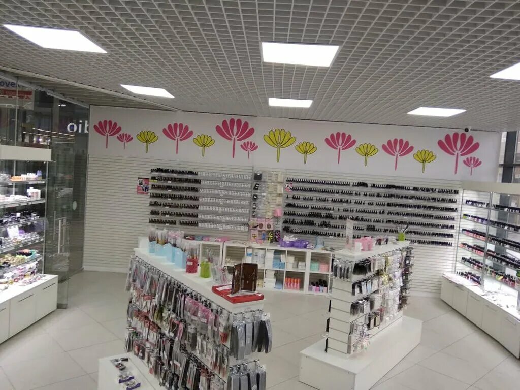 Nail center. Вывеска для магазина материалы для ногтей. Вывеска для магазина маникюра. Магазин для маникюра томск. Маникюрный магазин дзержинск.