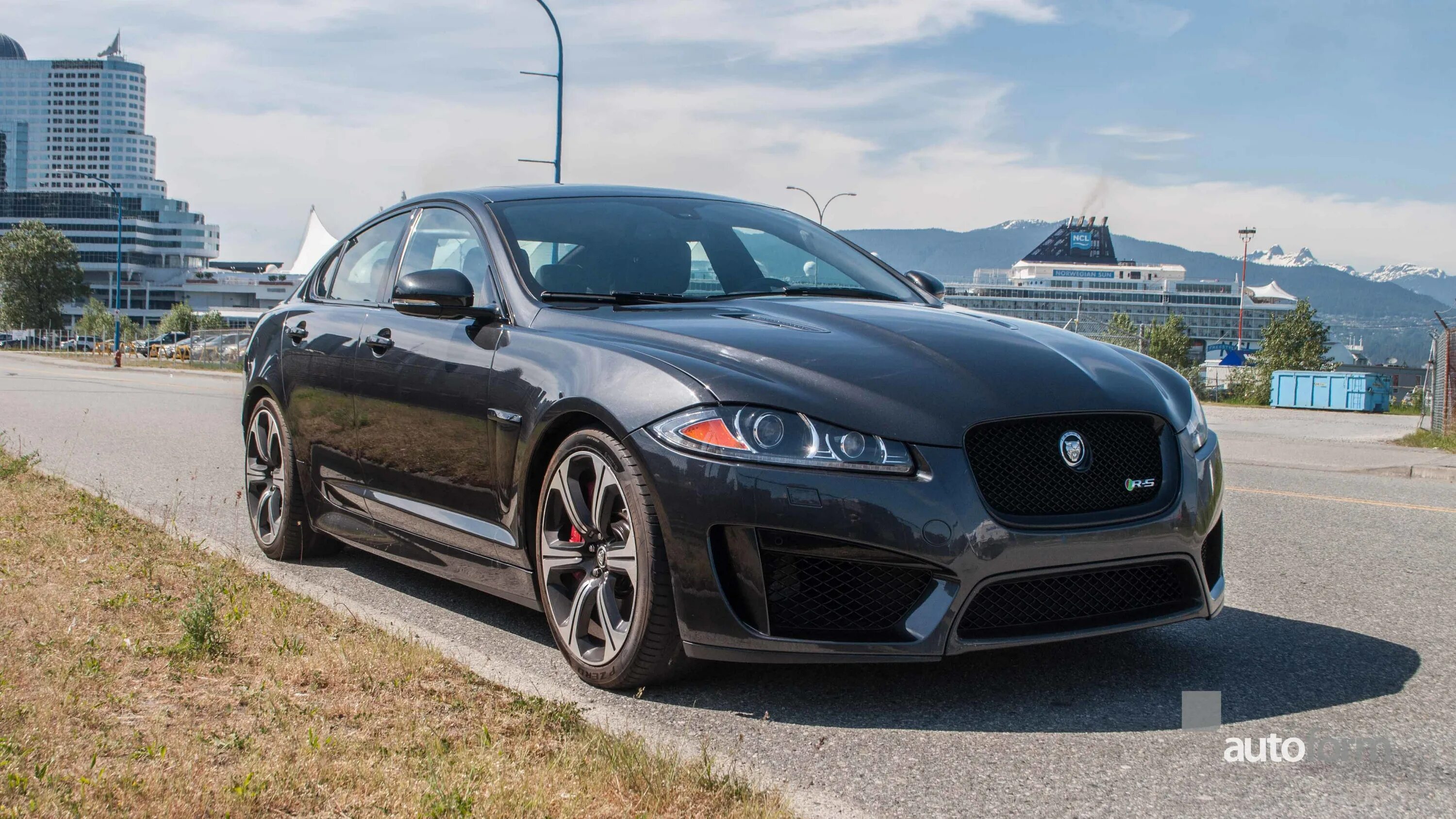 Ягуар rs. Jaguar xf 2008 обвес. ягуар xfr s 2013. jaguar xf 2008. jaguar xfr-s черный.