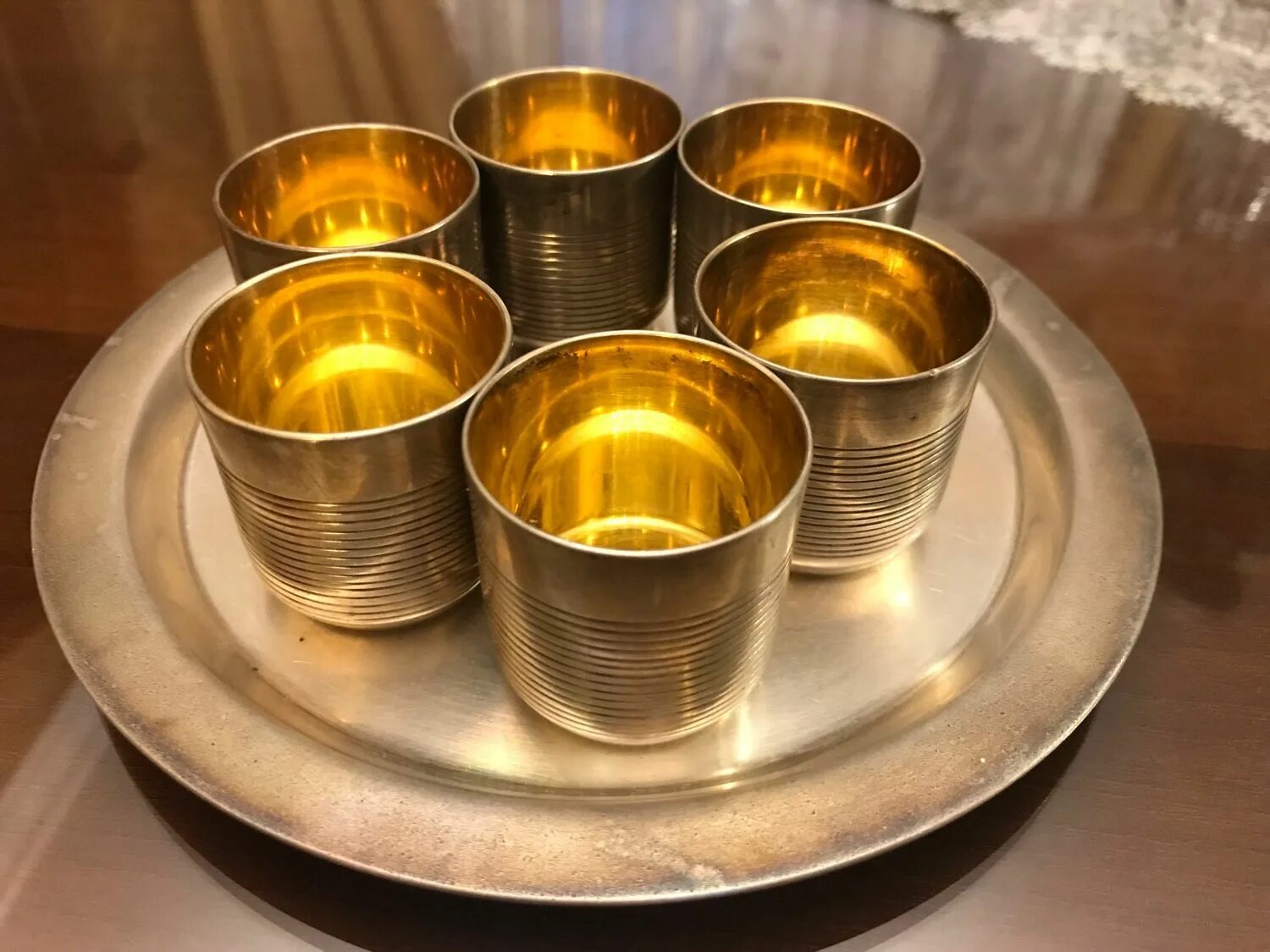 Рюмки серебро кубачи. Рюмки с позолотой. Царские рюмки. Стопки серебро гоцатлинский комбинат4 см 6 штук. Рюмки стопки серебро с позолотой.