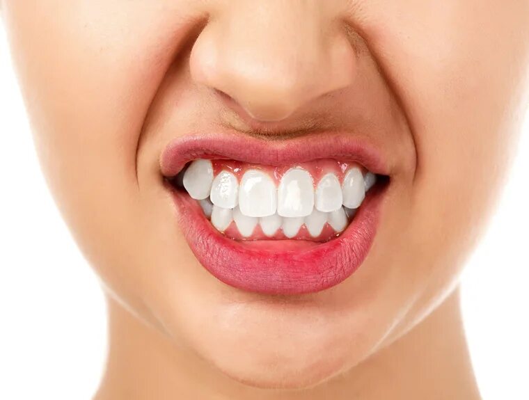 Бруксизм картинки медицинские. Снится выпадение зубов. Девушка с зубной щеткой. Ем зубы во сне. Ем зубы во сне.