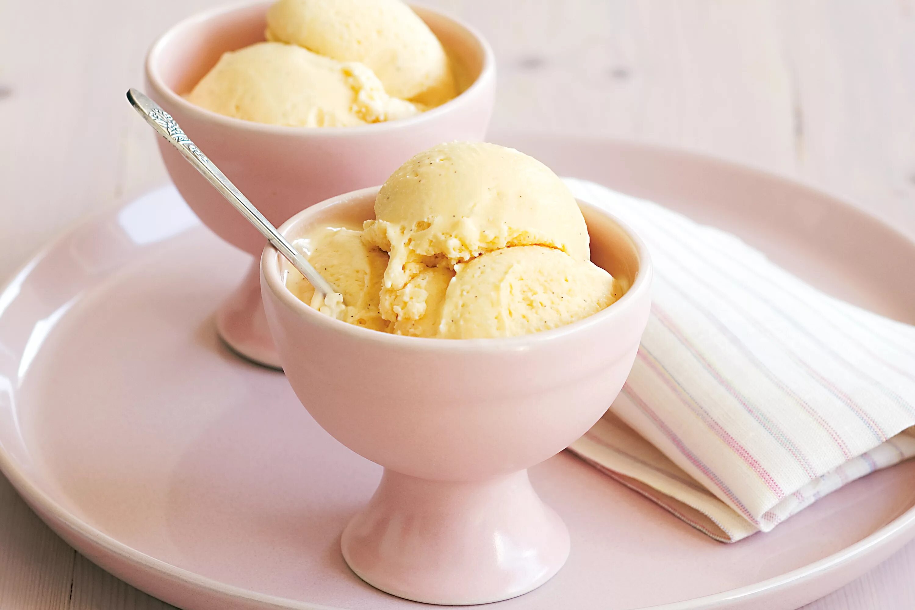 Толстое мороженое. Мороженое пломбир ванильный. Мороженое сливочный пломбир. Ванильное мороженое. Vanilla Ice Cream.