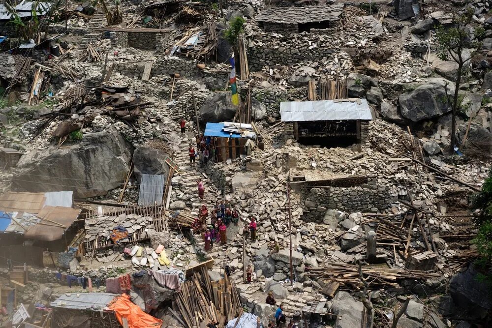 Землетрясения сегодня красноярск. Гуджаратское землетрясение. Землетрясение в Индии в 2001 году. Землетрясение Токачи-Оки 2003. Индия 2001 землетрясение.