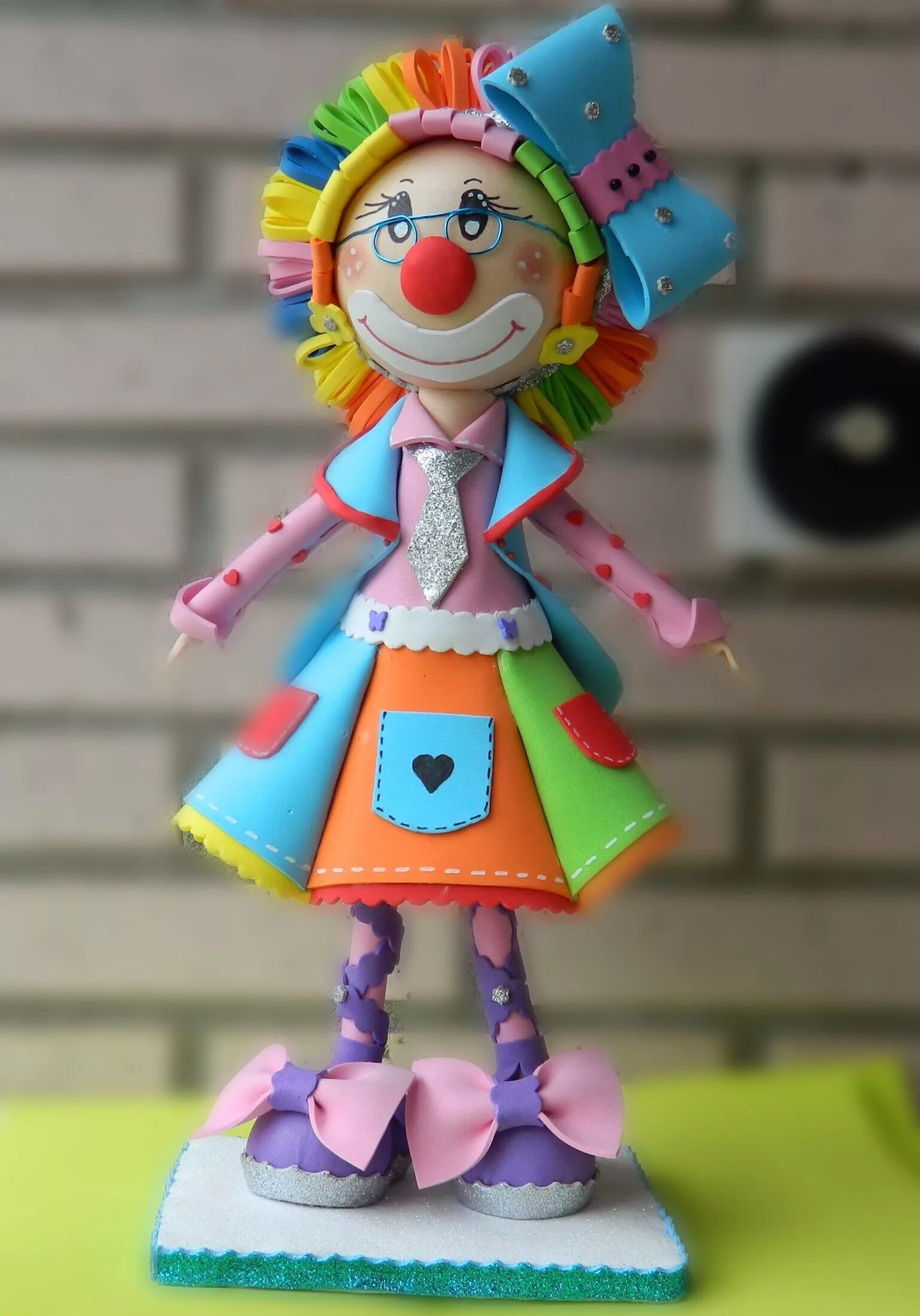 Клоун поделка для детей. Куклы Фофуча клоун. Поделка клоун своими руками. Клоун поделка из бумаги. Поддлека клоун.