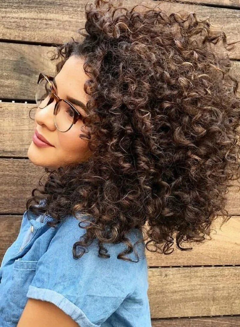 Curly Bob модель. Афро кудри завивка. Стрижки на кудрявые волосы. Стрижки на кучерявые волосы. Ген кудрявых волос