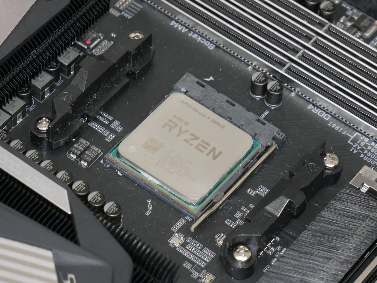 AMD Ryzen 7 3700x. Ryzen 9 3900x. AMD Ryzen 7 3700x OEM. Процессор AMD Ryzen 7 3700x Socket-am4 100-100000071box.