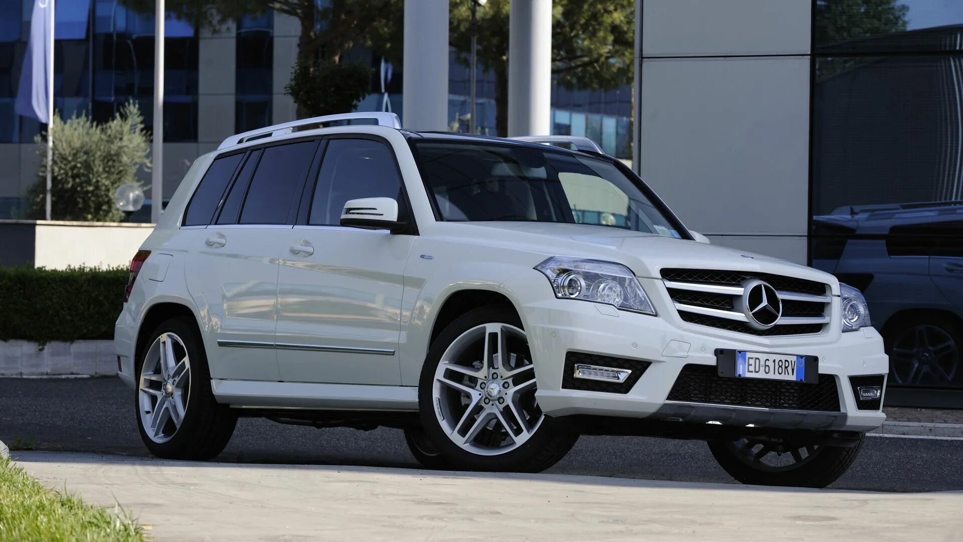 Куплю мерседес 2011. Мерседес GLK 300. Мерседес Бенц GLK 2011. Мерседес ГЛК 2011. Mercedes Benz GLK 300 2011.