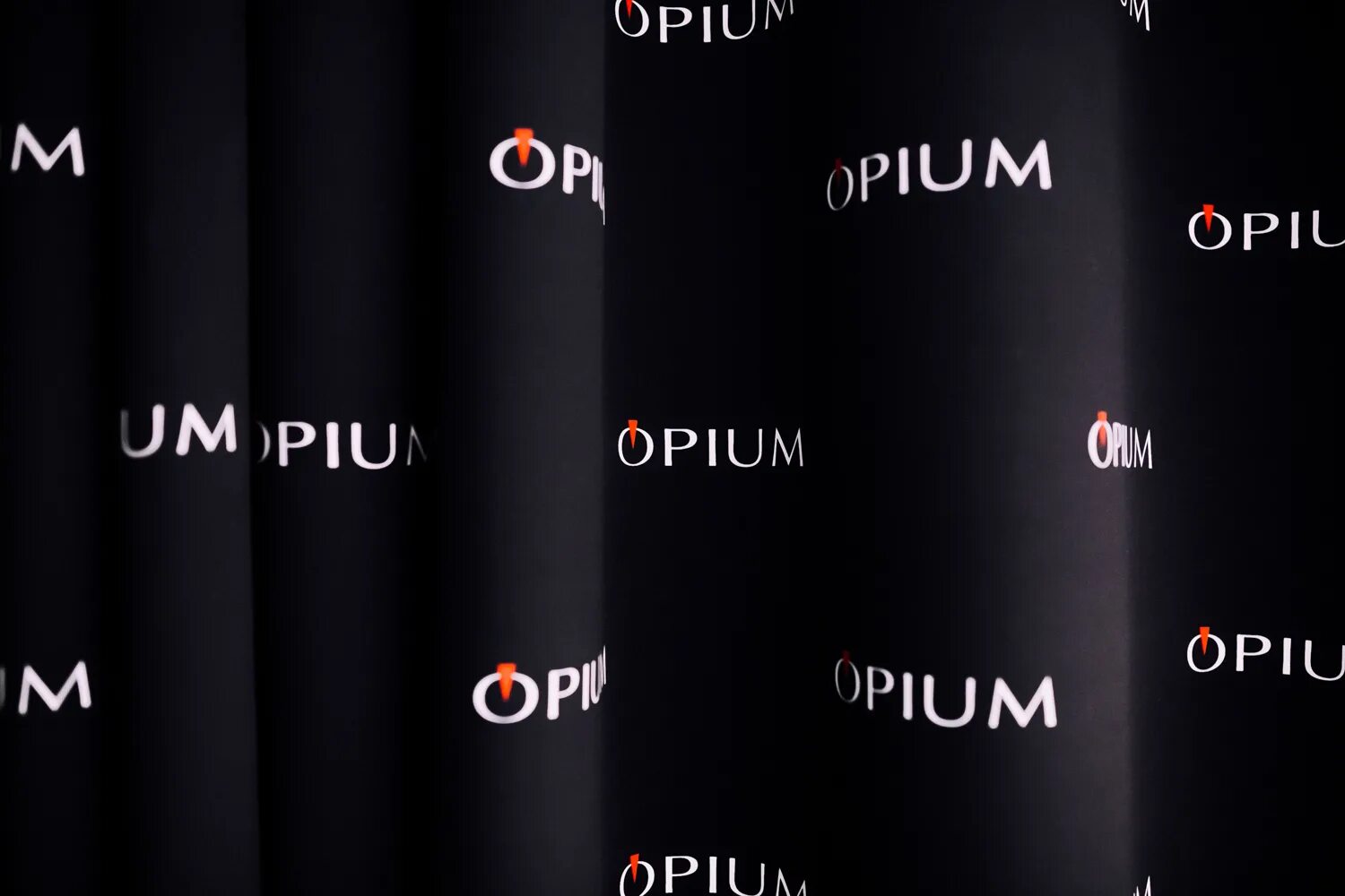 Opium2k. Opium логотип. Фирма одежды опиум. Opium белье логотип. Opium белье реклама.