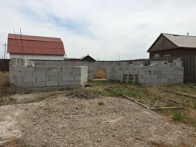 Пос солдатский. Размытая дорога с камнями. Солдатское поле. Пос солдатский. Село солдатское.