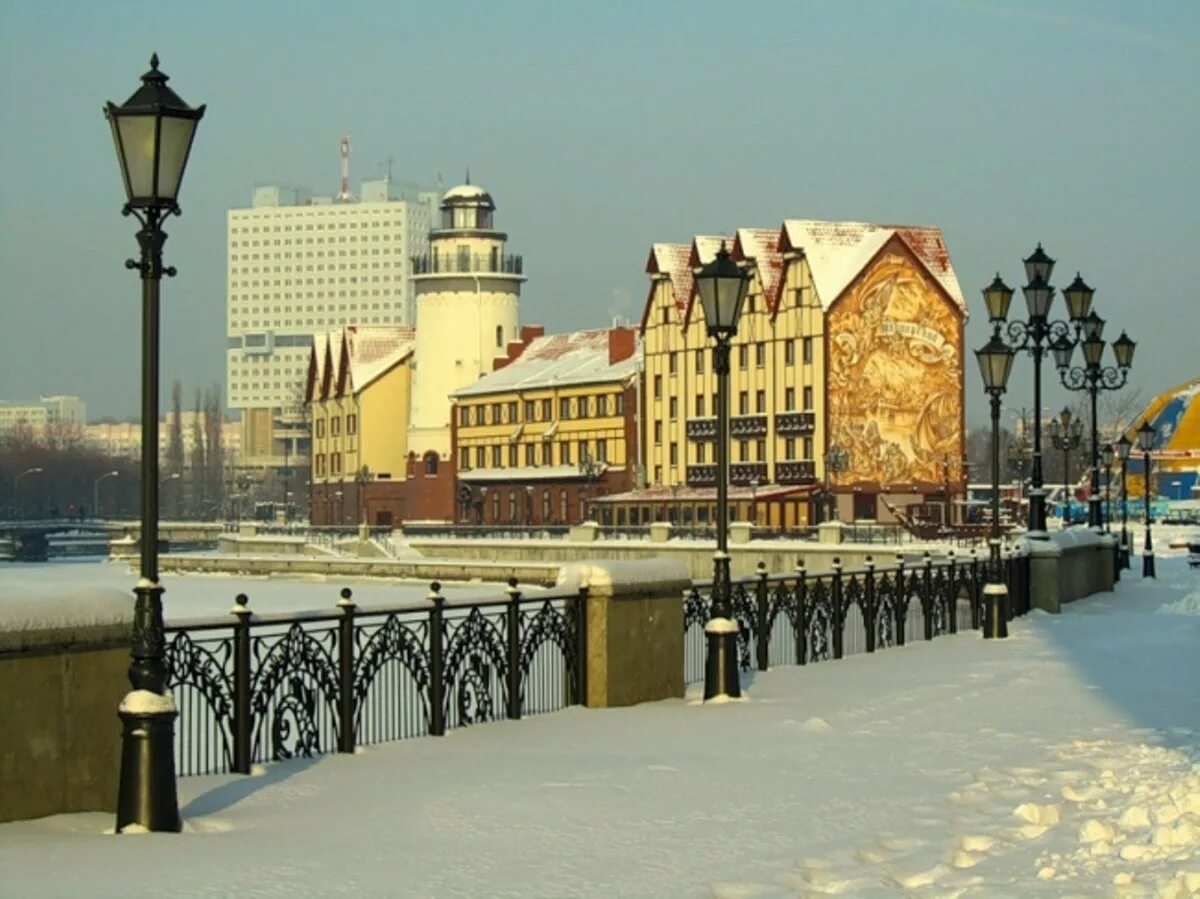 Зеленоградск калининград зимой. Калининград зима. Калининград в феврале фото. Калининград в феврале стоит ли ехать. Зимняя рыбная деревня калининград.