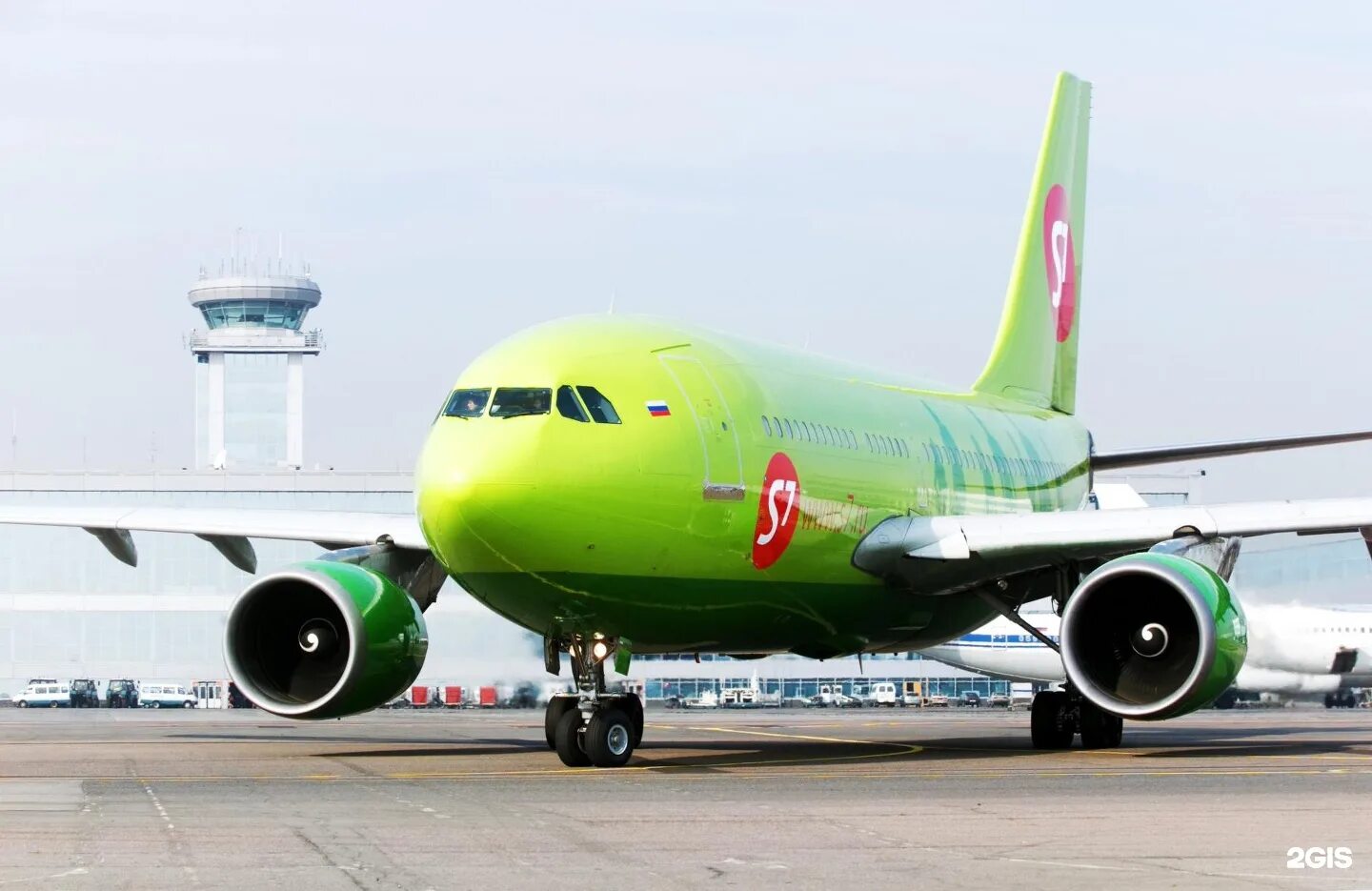 Эссевен авиабилеты. Самолёты авиакомпании s7 Airlines. Самолет с7 Аирлинес. Авиакомпания Сибирь s7. Авиапарк авиакомпании s7.