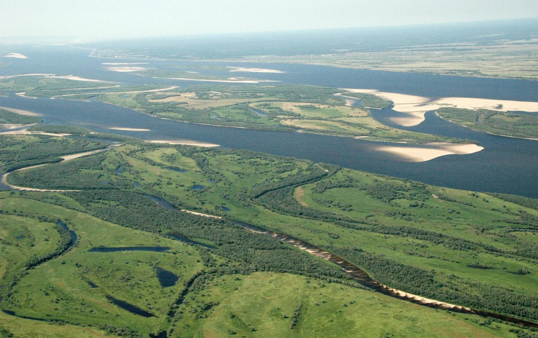 Река длиной 4400 км. Река Лена. Река Таатта. Реки России Лена. Таатта природа.
