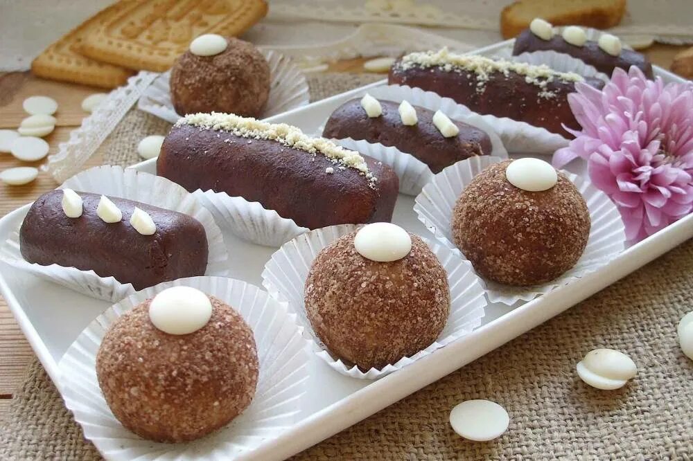 Картошка из печенья рецепт. Крошковые пирожные. Пирожное "картошка". Птроженное картошечка. Пирожное картошка из печенья.