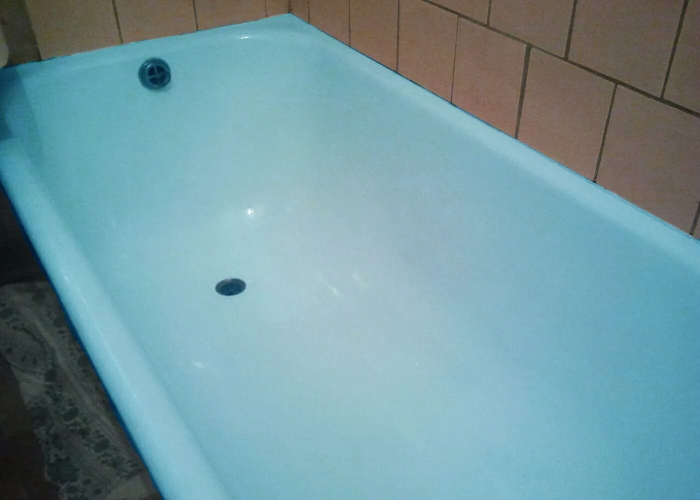 Реставрация ванны цена москва. Акриловое покрытие ванны. Восстановление ванны акрилом. Акрил для ванны. Чугунная ванна покрытая акрилом.